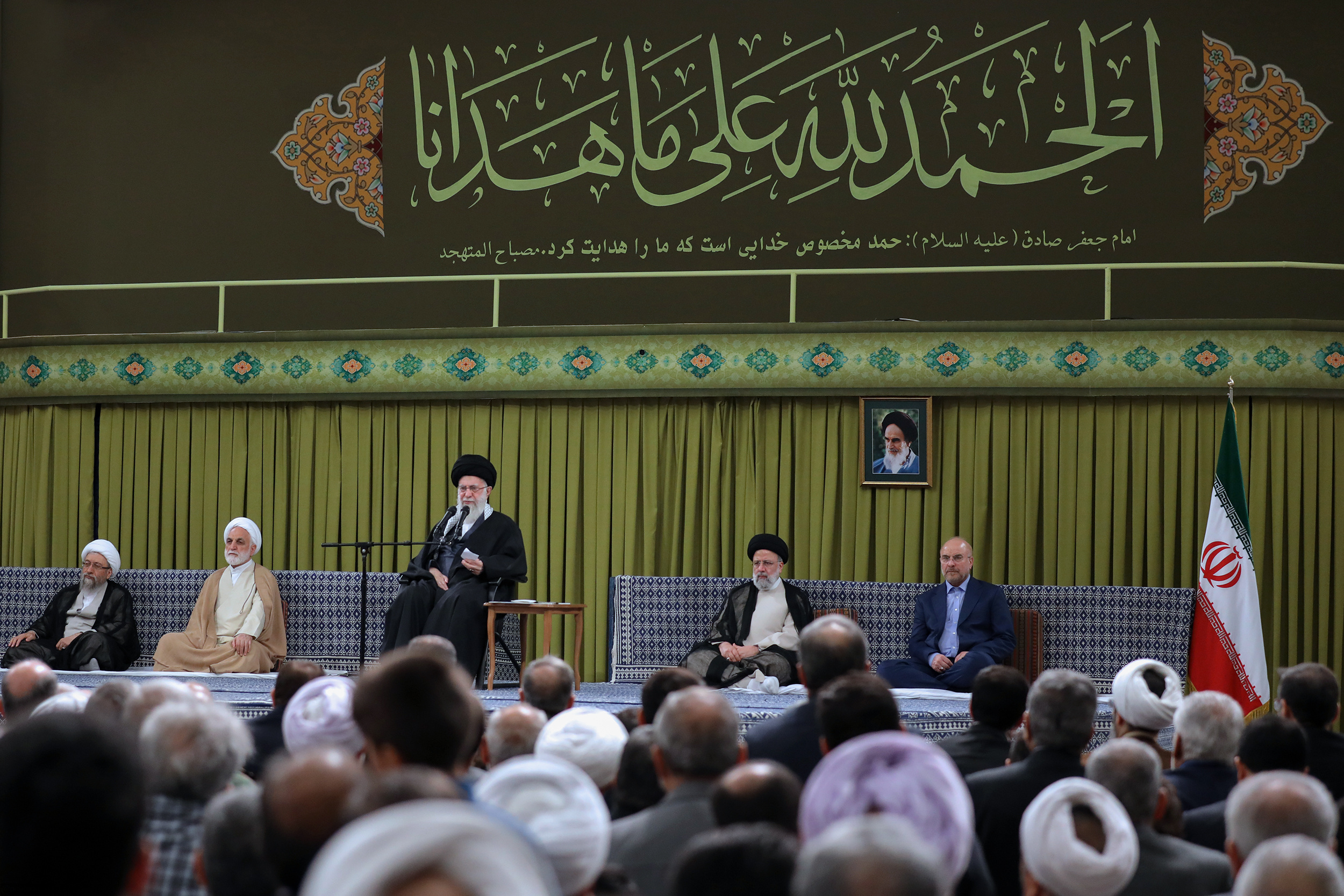تصویر از دیدار مسئولان نظام و سفرای کشورهای اسلامی با رهبر انقلاب
